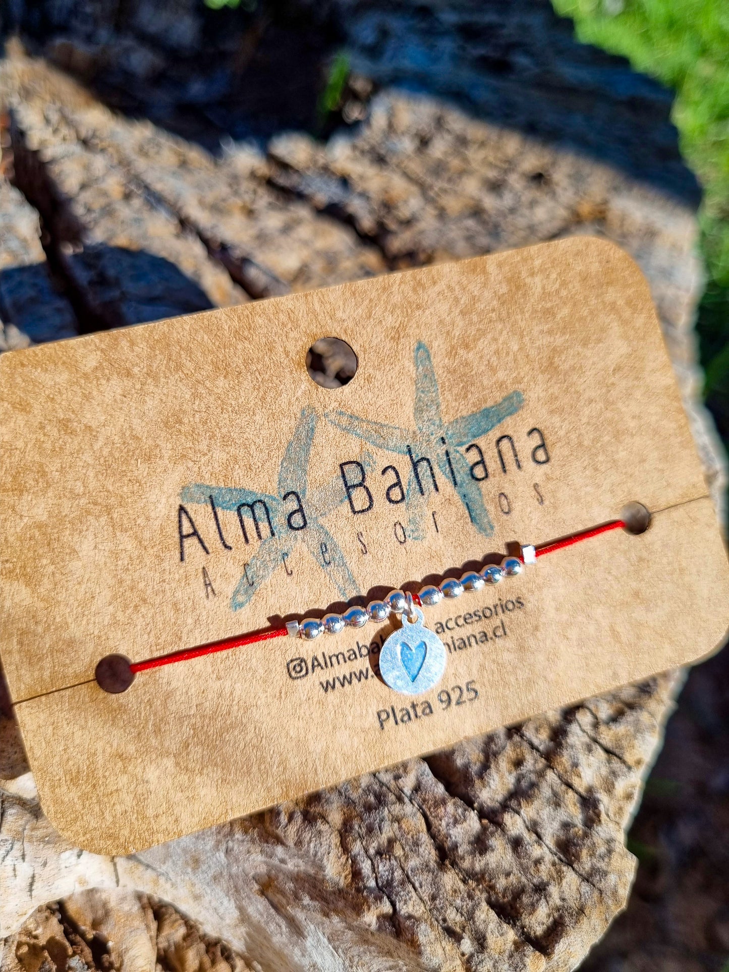 Pulsera roja medalla corazón plata