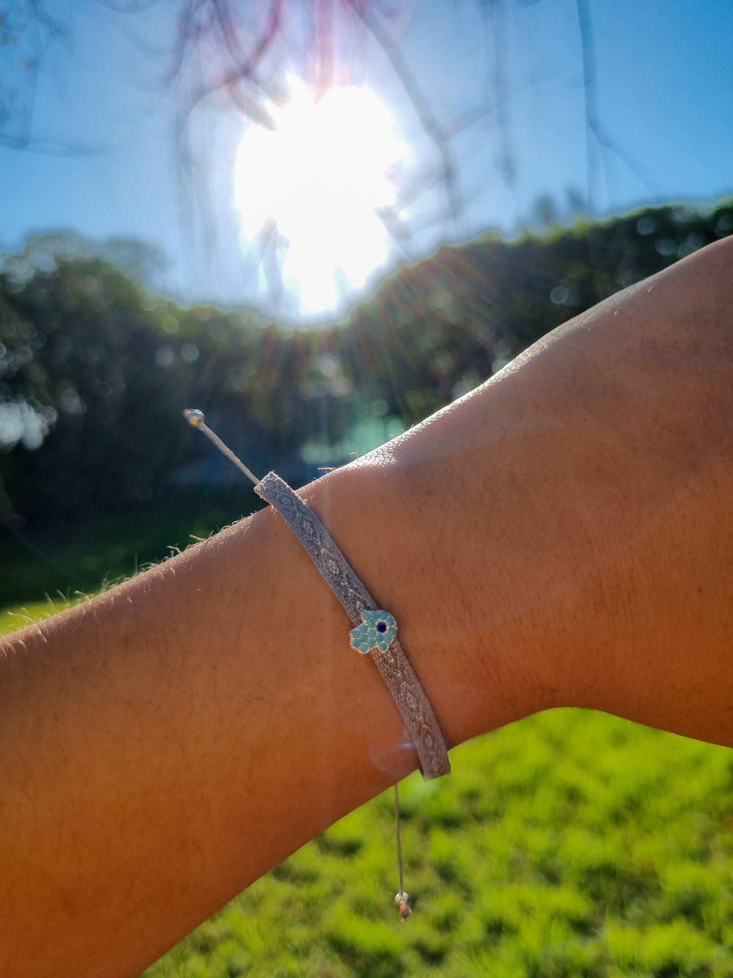 Pulsera mano de fátima circones