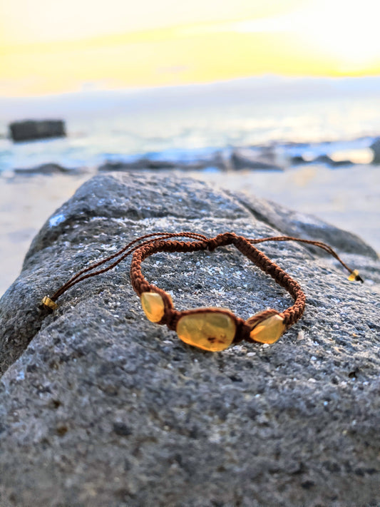 Pulsera macramé ámbar