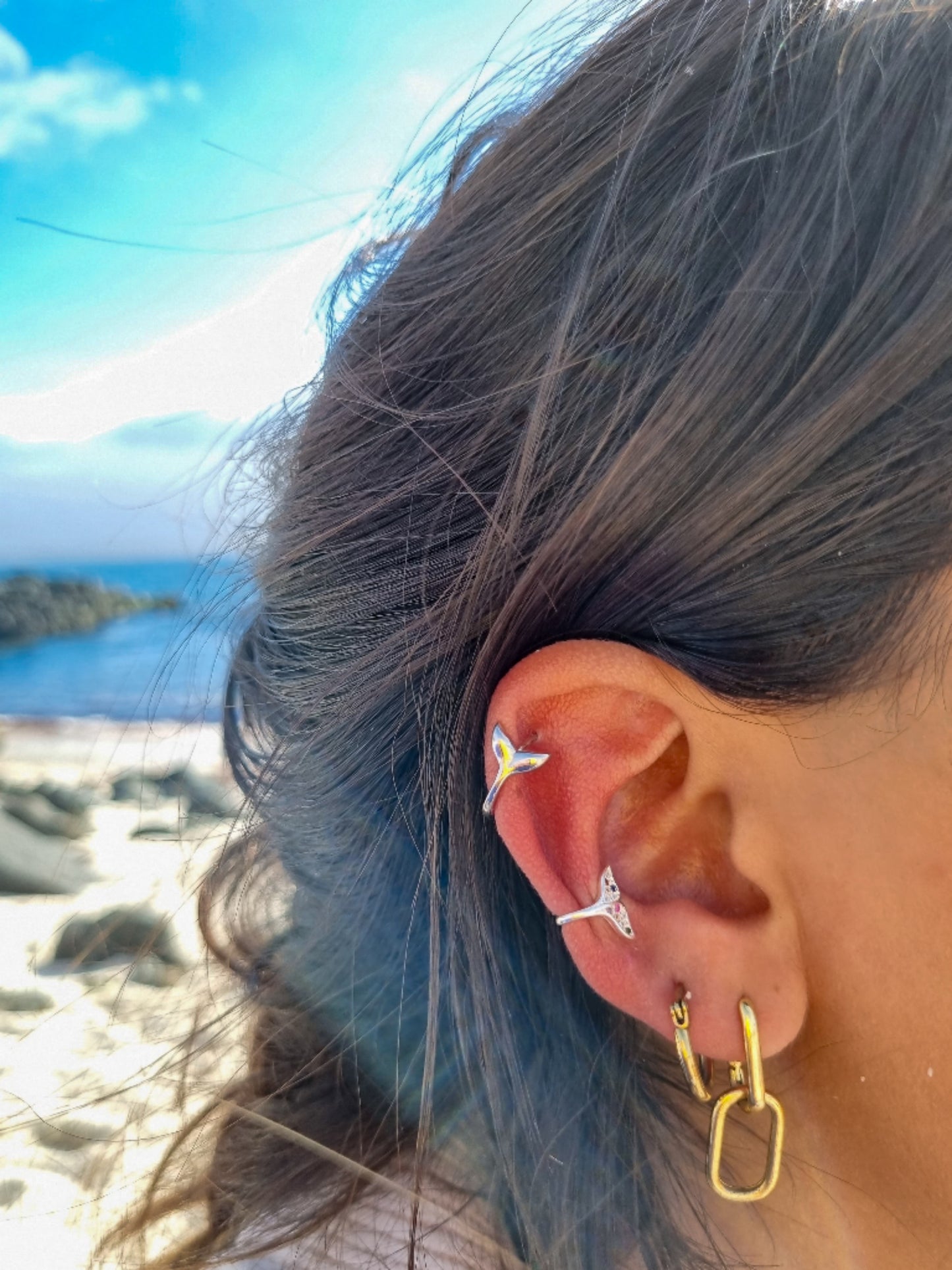 Ear cuff colita de ballena circones de colores