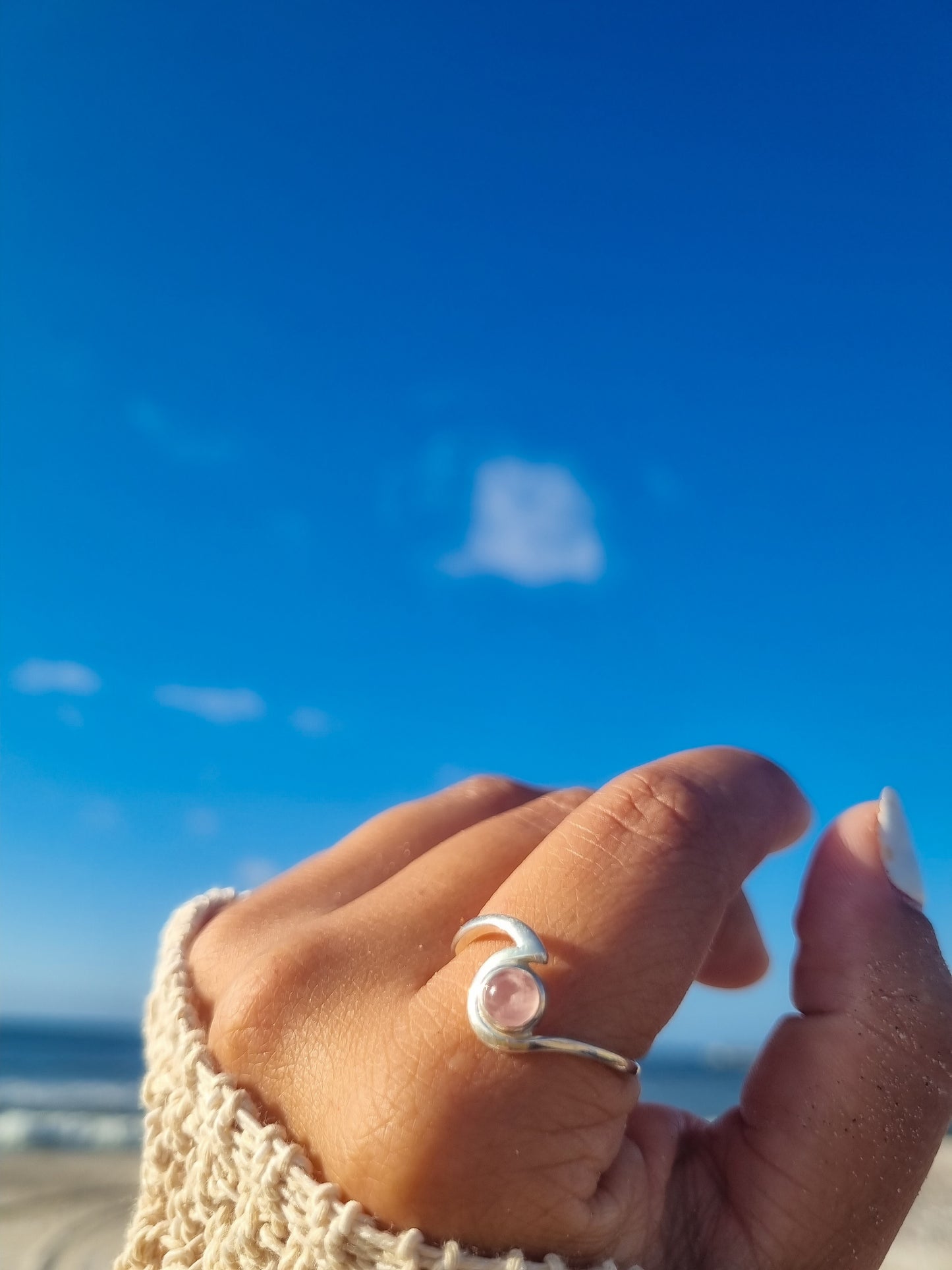 Anillo ola cuarzo rosado