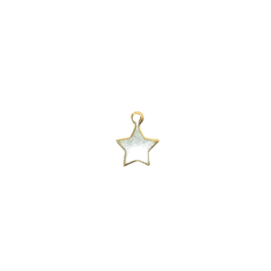 Charm estrella simple pequeña plata