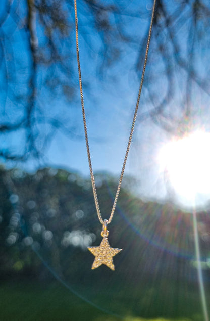 Collar estrella con circones blancos