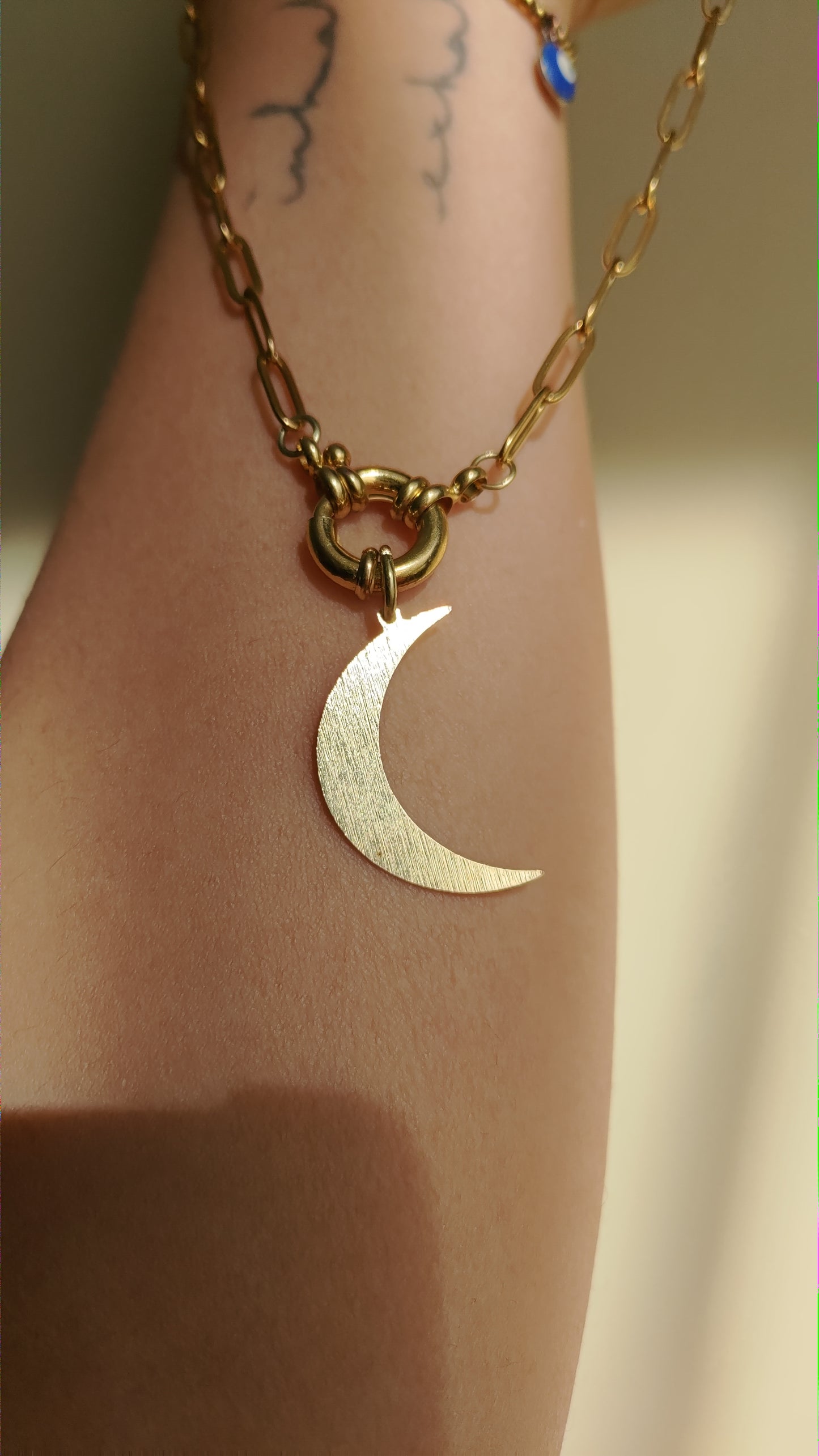 Collar eslabones broche timon luna