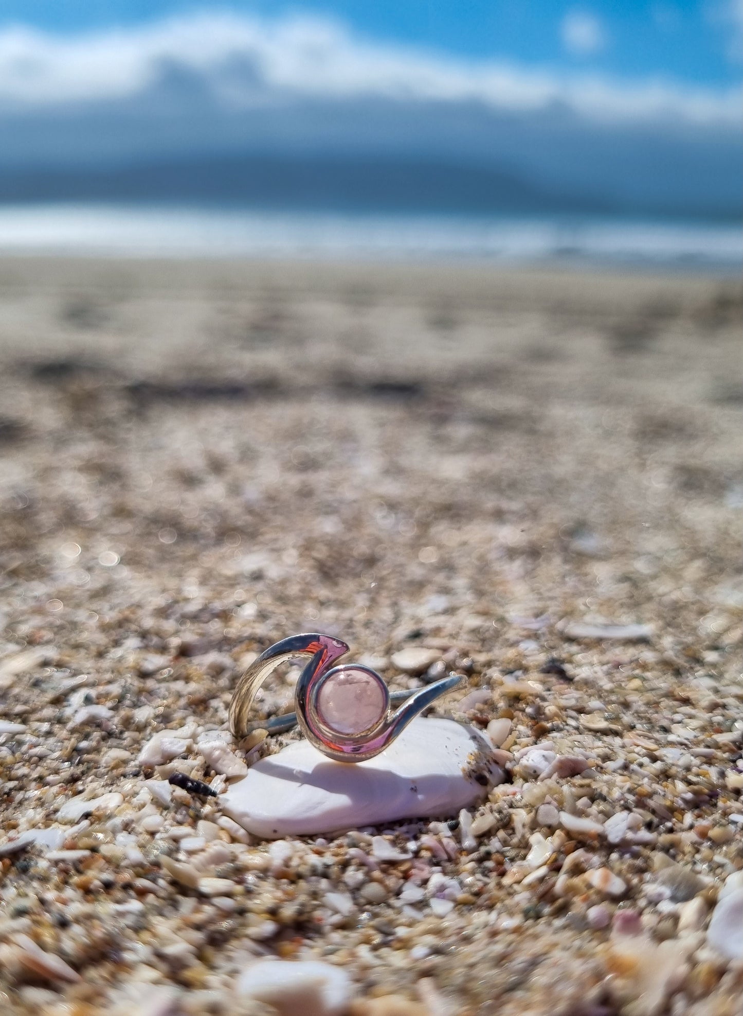 Anillo ola cuarzo rosado