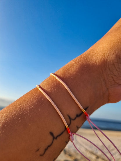 Pulsera miyuki tonos rosado y naranja medalla corazón