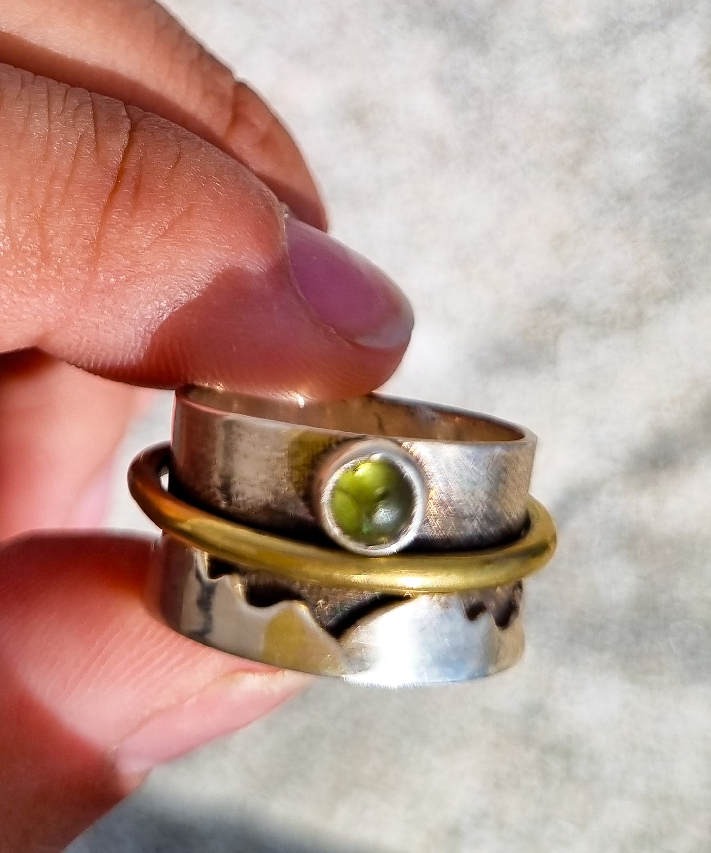 Anillo giratorio montañas Peridoto