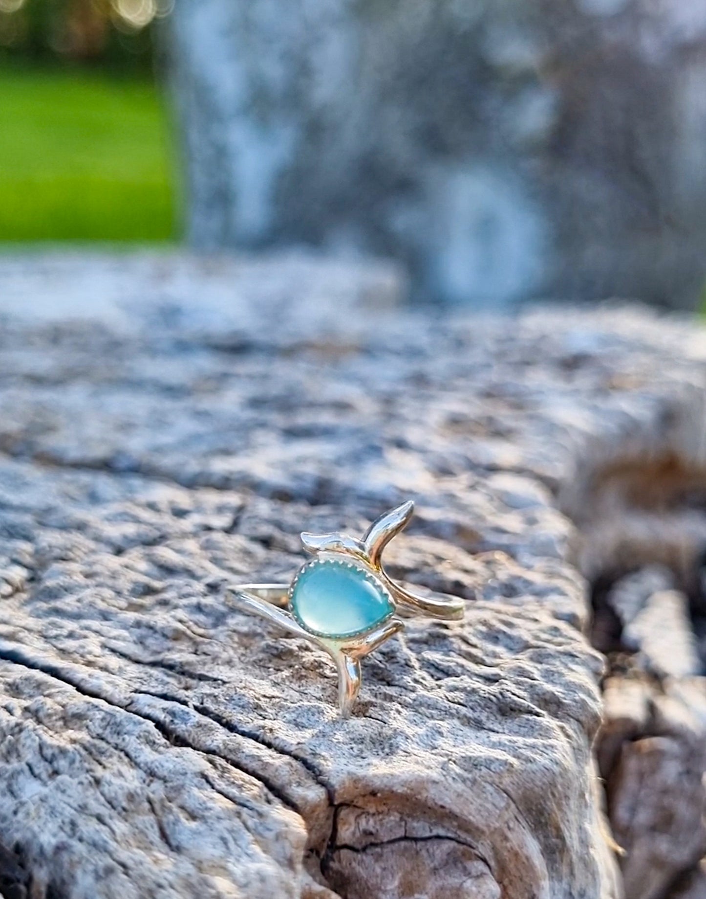 Anillo colas de ballena Calcedonia